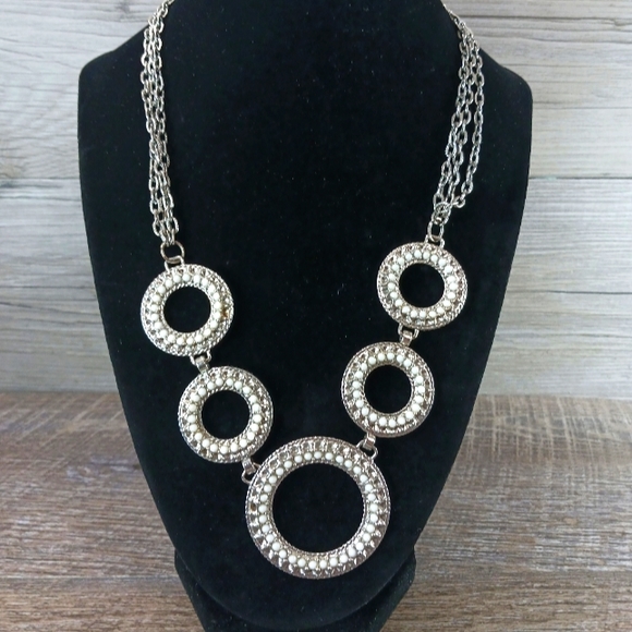 Daisy Fuentes Jewelry 32 Daisy Fuentes Necklace 6 Inch Silver Tone